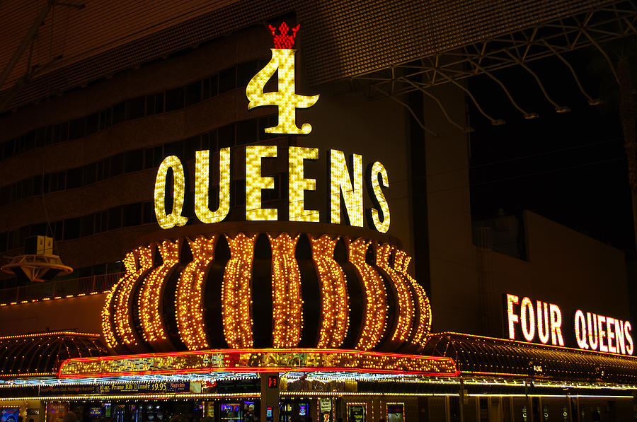 4 Queens Photograph by Colin Porteous - Fine Art America