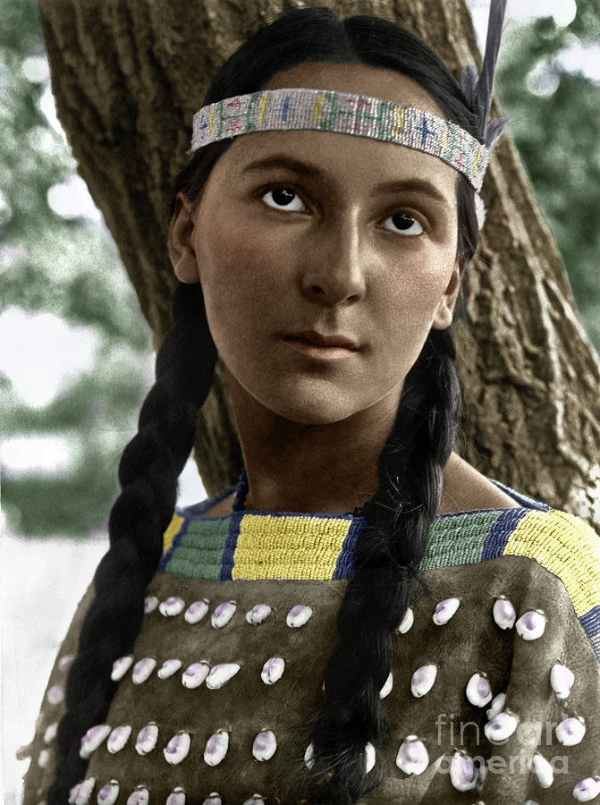SIOUX WOMAN, c1907 #4 Photograph by Granger
