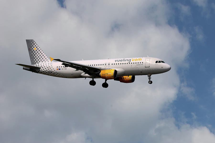 Vueling Photograph - Vueling Airbus A320-214 #4 by Smart Aviation