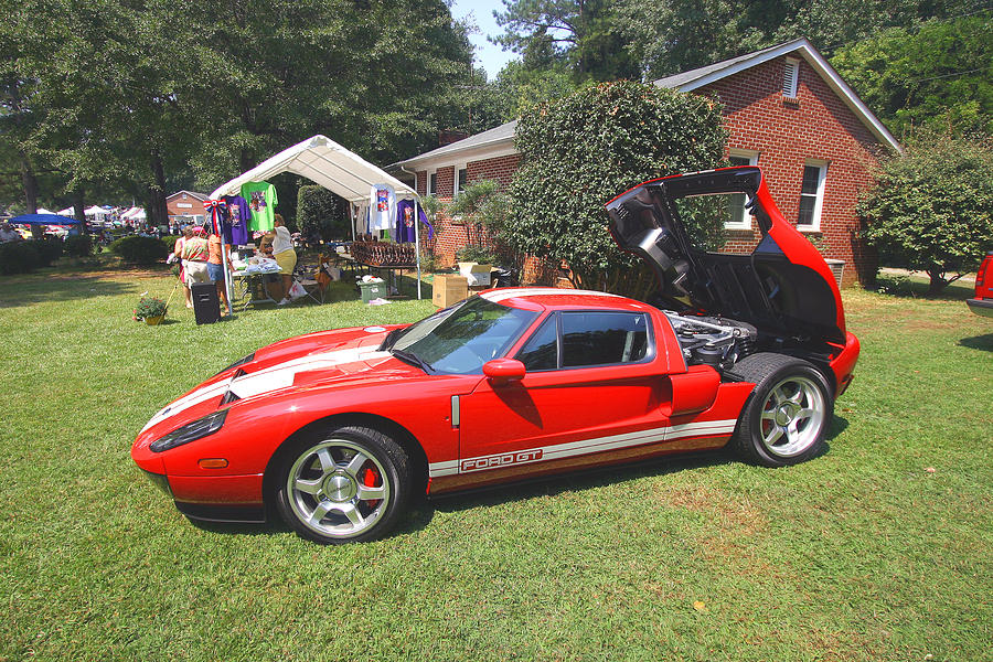 Ford GT 1 Photograph by Joseph C Hinson