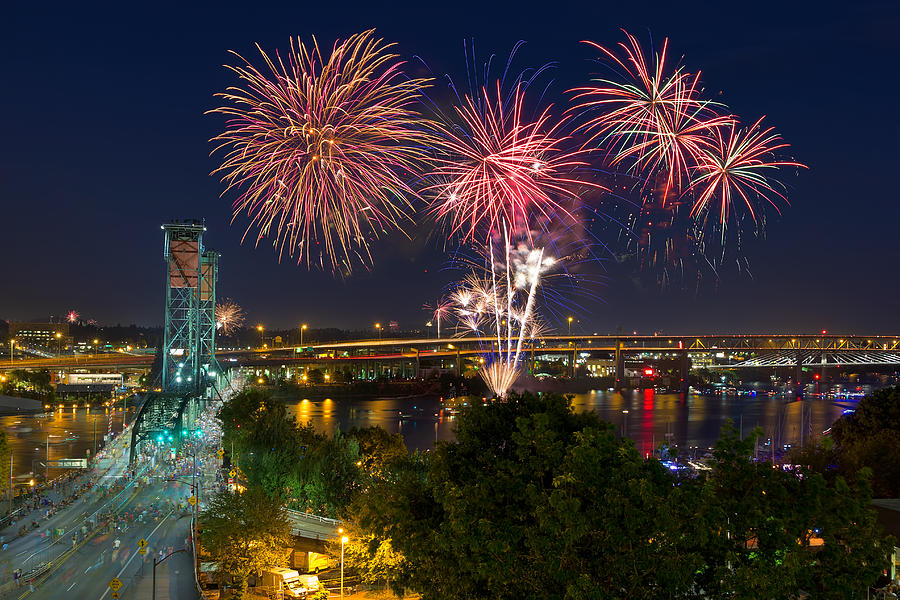 4th of July Fireworks Photograph by David Gn