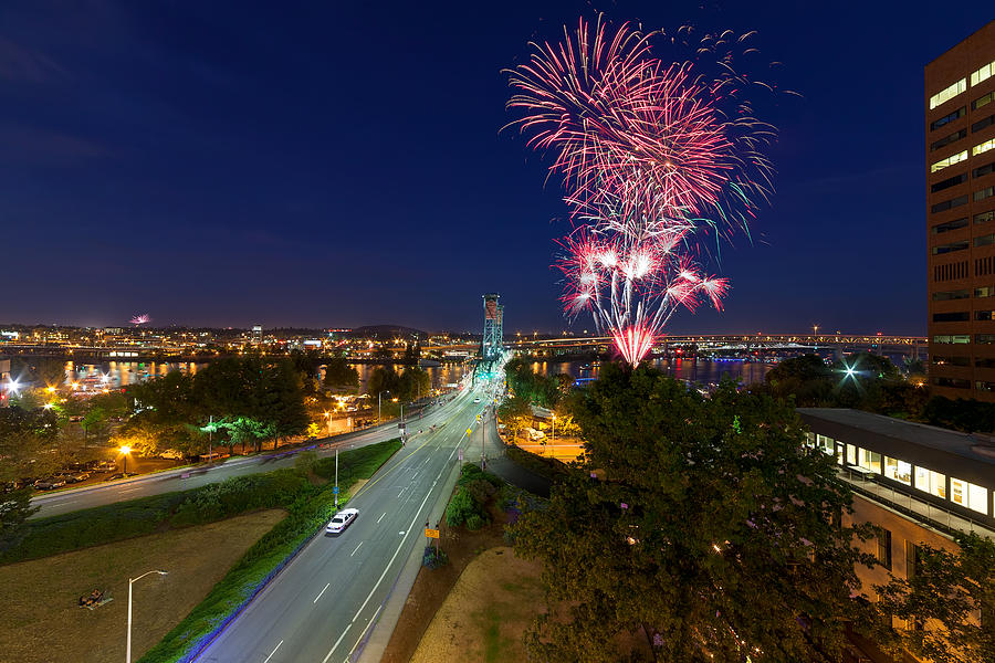 4th of July Fireworks Portland Oregon Photograph by Jit Lim Fine Art