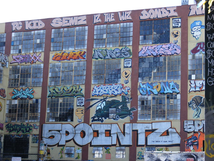 5 Pointz before the fall Photograph by Nicholas Small
