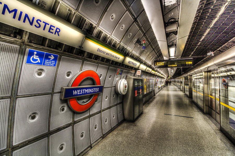 London underground. Станция метро Вестминстер в Лондоне. Андеграунд. Лондон андеграунд. Метрополитен арт Лондон.