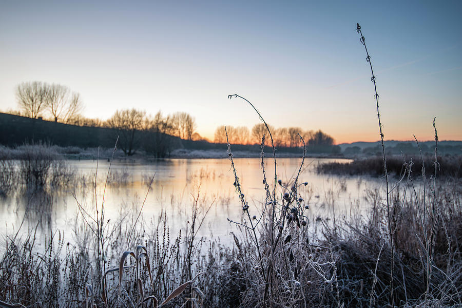 Beautiful vibrant English countryside lake image with frost and ...