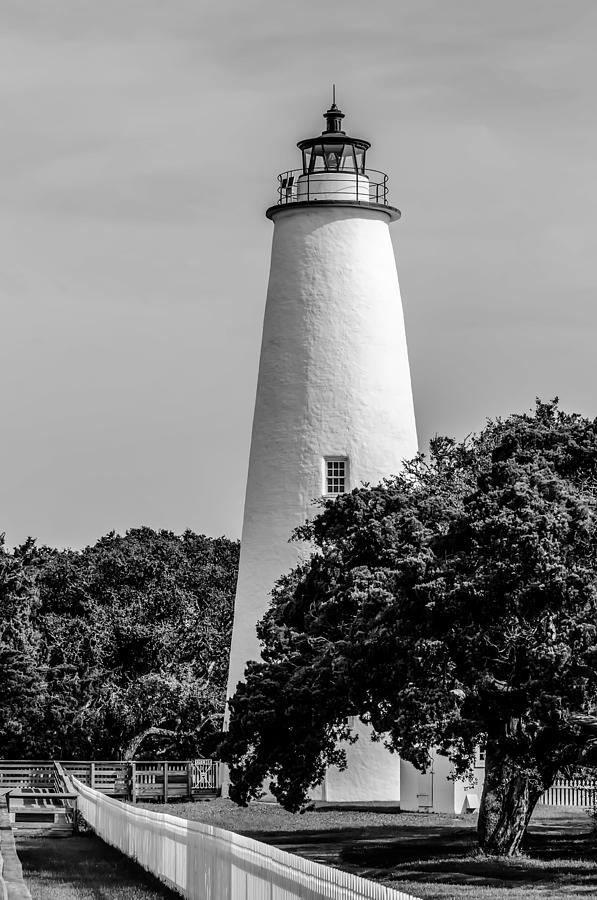 The Ocracoke Lighthouse and Keeper's Dwelling on Ocracoke Island ...