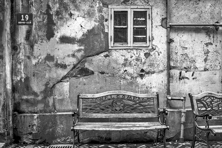 6876-bw-welcome Bench Photograph