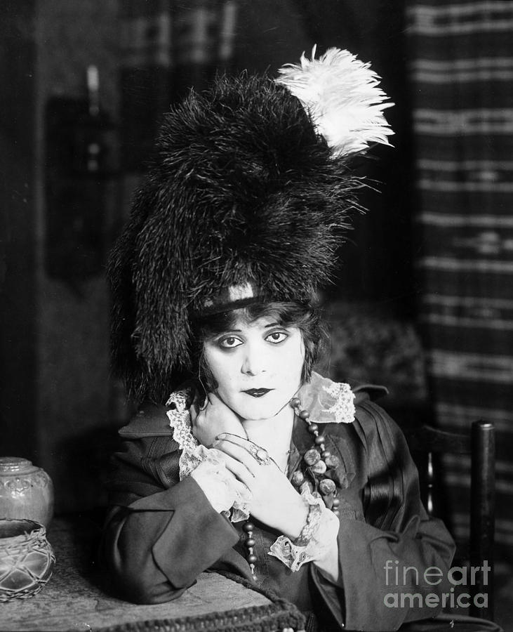 Theda Bara (1885-1955) #7 Photograph by Granger