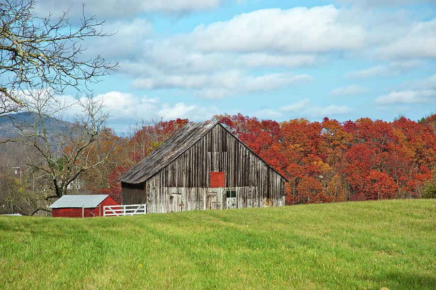 A Barn in Fall Color Photograph by Lee Chon - Fine Art America