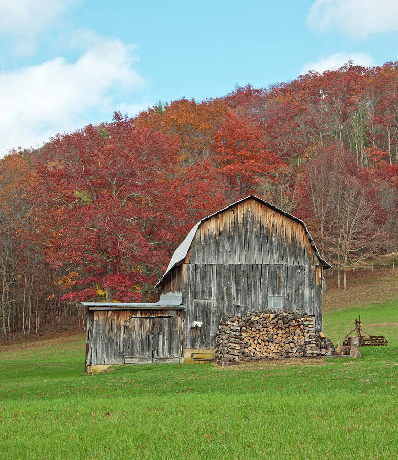 A Barn with Fall Color Photograph by Lee Chon | Fine Art America