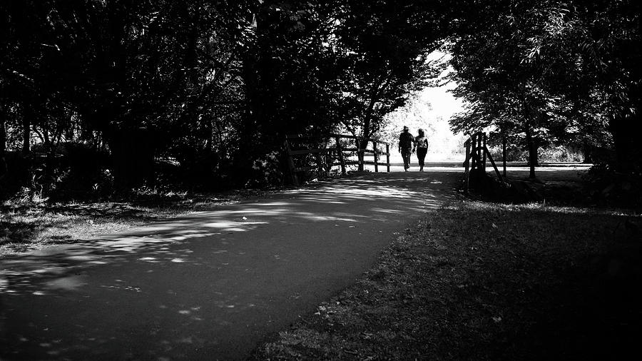 A couple in the park - Stratford Upon Avon, England - Black and white street photography Photograph by Giuseppe Milo