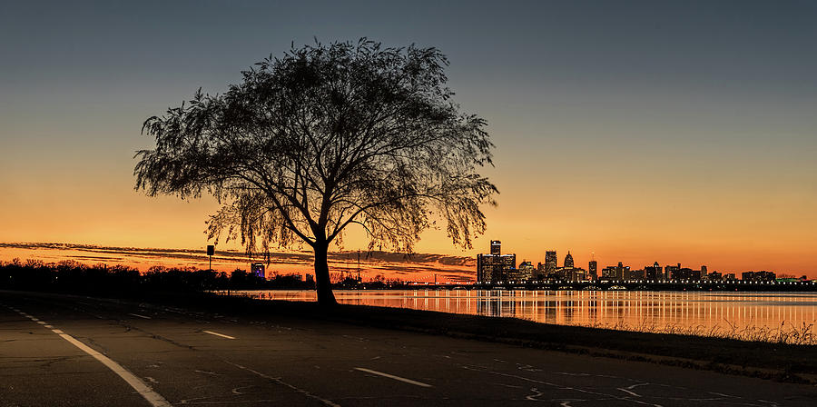 A Detroit Sunset - The View From Belle Isle Photograph by Wes Iversen