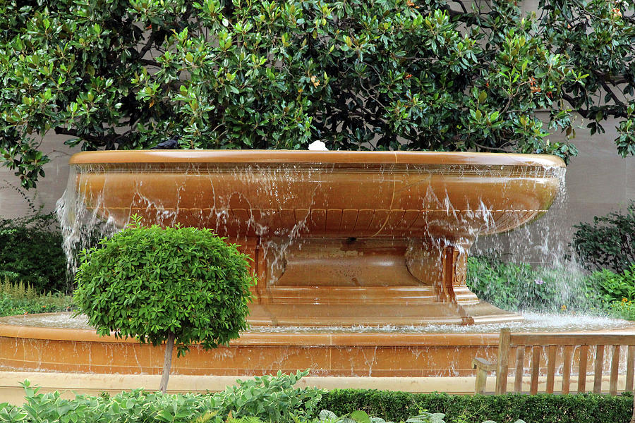 A Fountain At The National Gallery Of Art Photograph by Cora Wandel