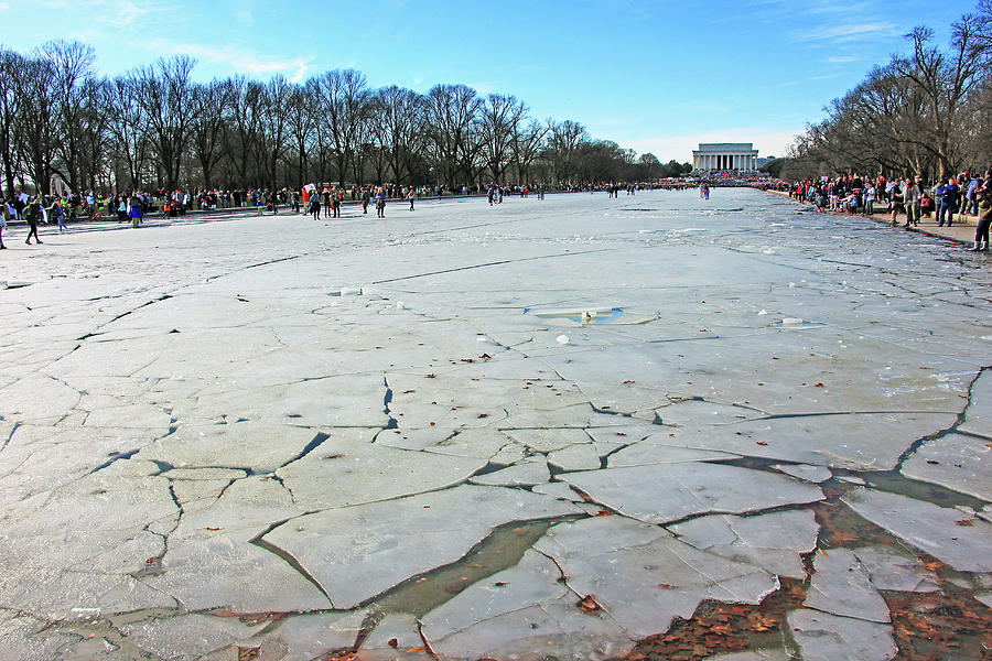 A Frozen Reflecting Pool At The Lincoln Memorial Photograph by Cora Wandel