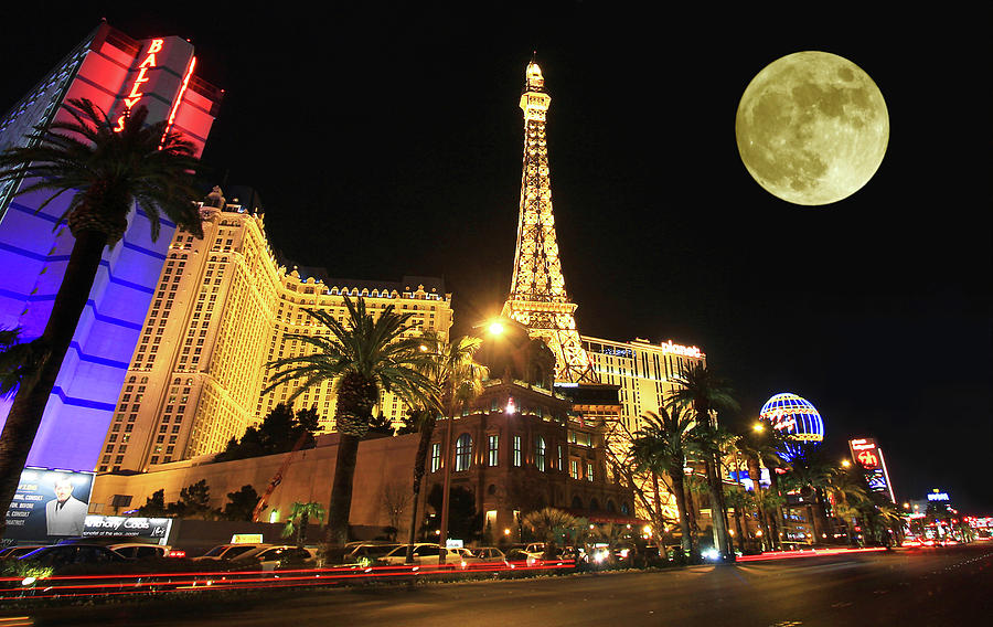 A Full Moon Over Paris, Las Vegas, Nevada, Usa Digital Art