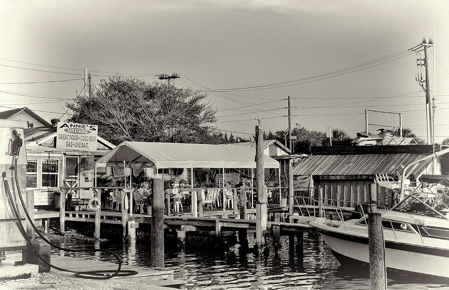 A Local Landmark - Annies 2 Photograph by HH Photography of Florida