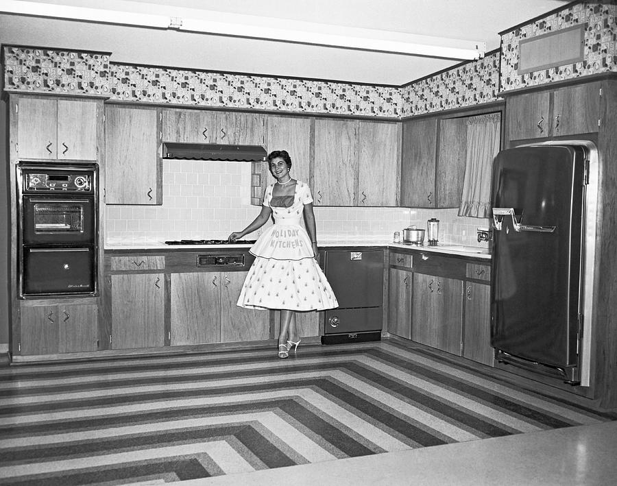 Vintage Photograph - A Model Kitchen Display by Underwood Archives