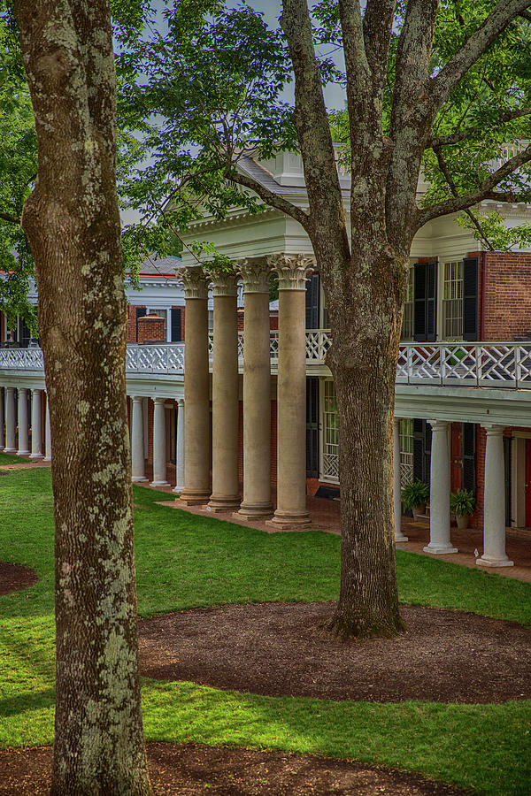 Thomas Jefferson Photograph - A Pavilion at the University of Virginia by Cliff Middlebrook