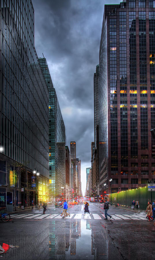 Rainy day in New York City editorial stock image. Image of avenue -  231946664