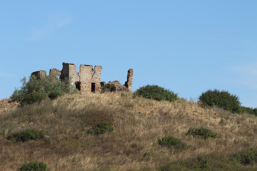 Hills Photograph - A ruin in the hills of Tuscany by Samantha Mattiello