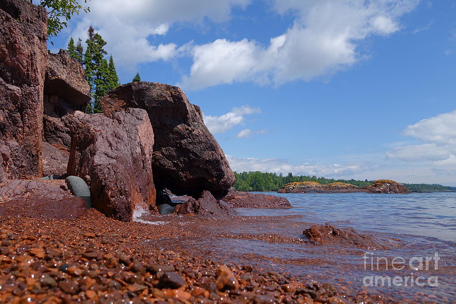 A Superior Red Rock Beach Photograph by Sandra Updyke