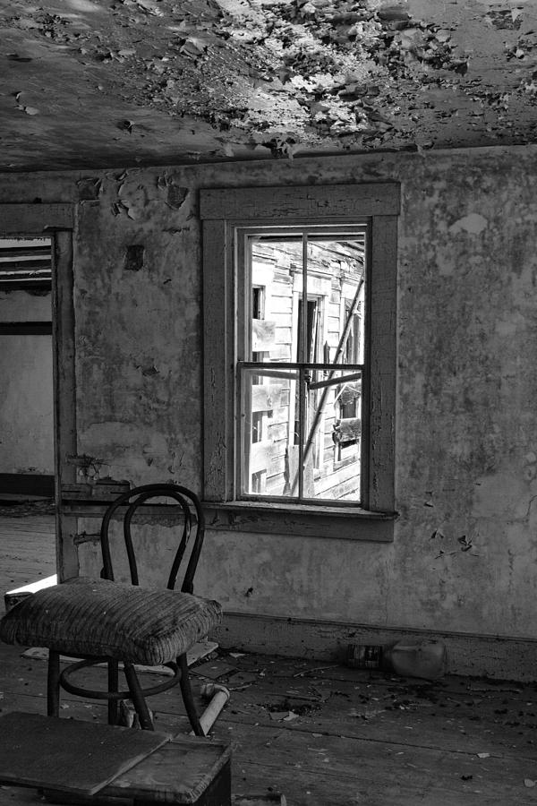 Abandon House Living Room Photograph by Betty Pauwels