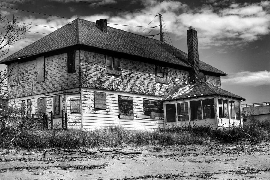 Abandoned Beach House Photograph by Frank Morris