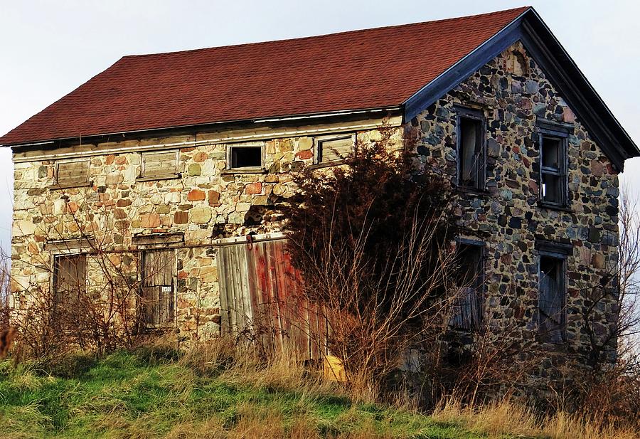 Abandoned Fieldstone House Photograph by Linda McAlpine