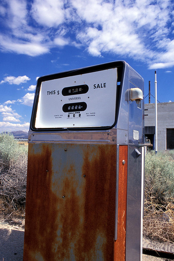 Gas Pump Photograph - Abandoned Gas Pump by Kathy Yates