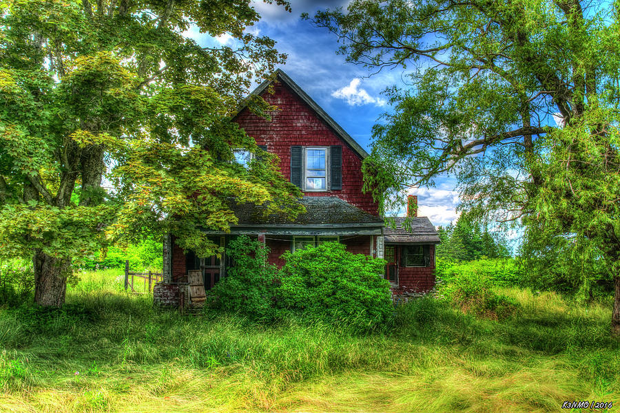 Abandoned Home in Lubec, Maine Photograph by Ken Morris