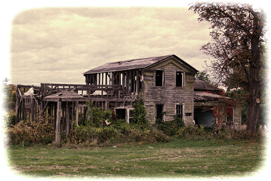 Abandoned home, upstate New York Photograph by Gerald Salamone