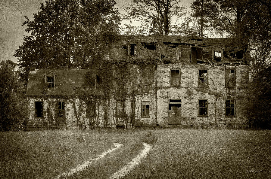 2d Photograph - Abandoned House - Sudlersville by Brian Wallace