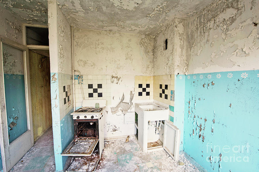 Abandoned Kitchen Photograph by Juli Scalzi