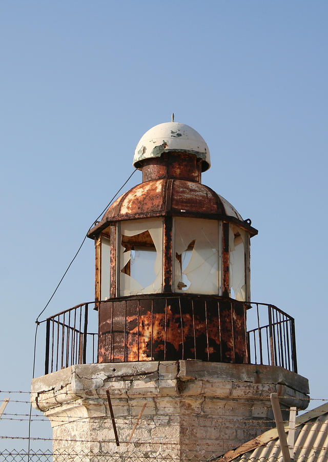 Abandoned Photograph - Abandoned Lighthouse by Gaile Griffin Peers Abandoned Photograph - Abandoned Lighthouse by Gaile Griffin Peers