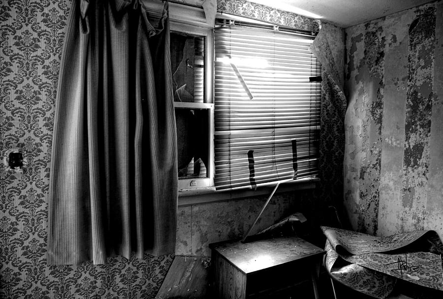 Abandoned Motel Room Photograph by Jim Vance