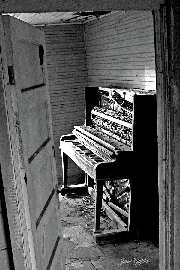 Abandoned Piano Photograph by Jerry Griffin