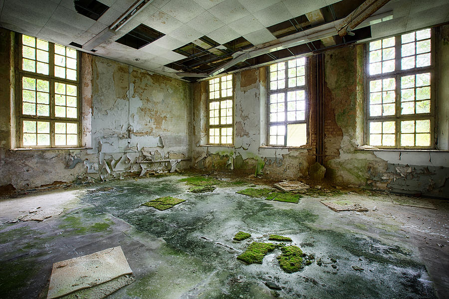 Abandoned Room - Urban Exploration Photograph by Dirk Ercken