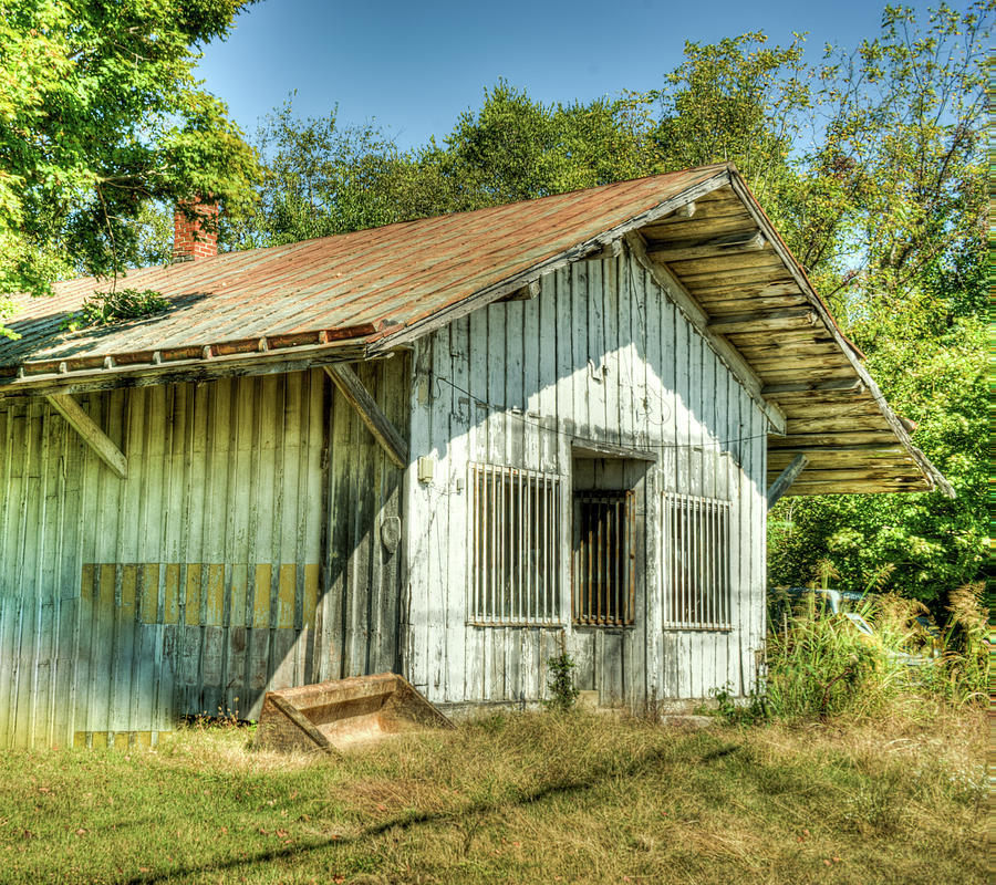 Abandoned Store Front near Nashville Tennessee Photograph by Douglas Barnett