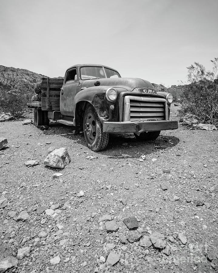 Abandoned Vintage GMC Truck in the Desert Photograph by Edward Fielding