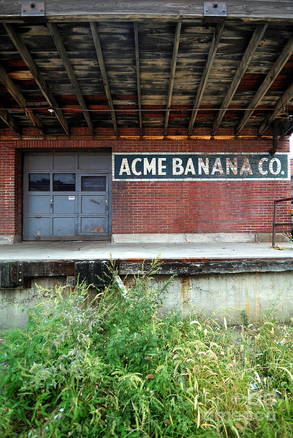 Pittsburgh Photograph - Acme Banana Company Strip District Pittsburgh by Amy Cicconi
