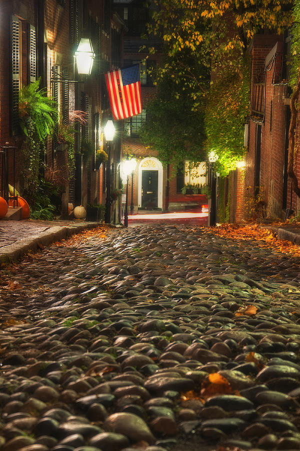 Acorn Street at night, in Beacon Hill, Boston, Massachusetts Stock Photo -  Alamy