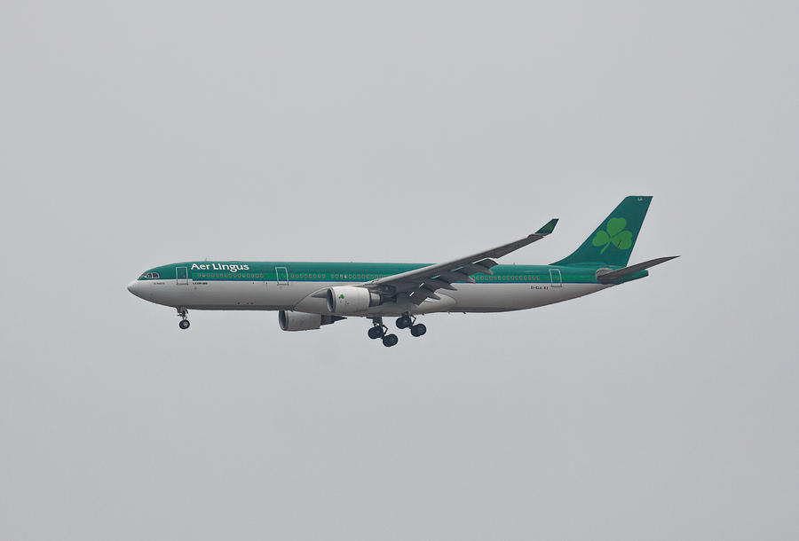 Aer Lingus Airbus A330 Photograph by Brian MacLean