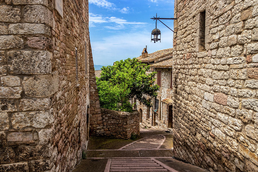 Alley in Assisi Photograph by Carolyn Derstine