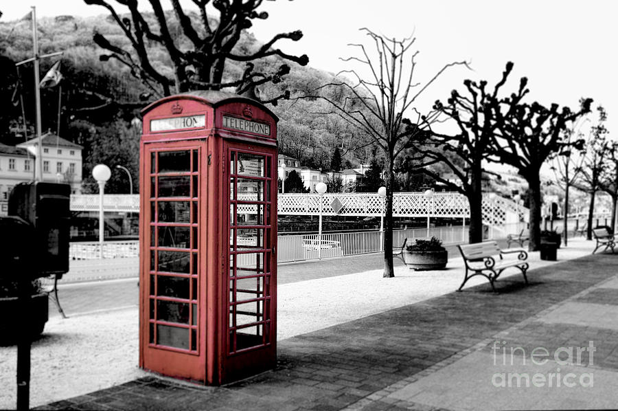 Alte Englische Telefonzelle In Colorkey / Old English Phone Booth In Colorkey Photograph