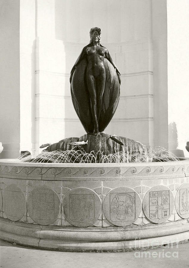 Ambassador Hotel fountain Los Angeles Photograph by Sad Hill - Bizarre Los Angeles Archive