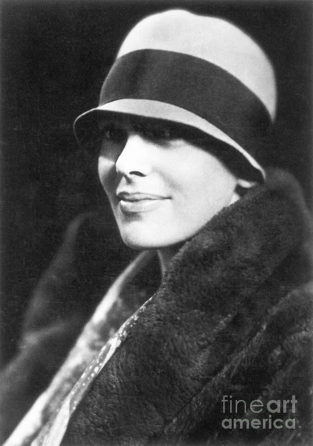 Amelia Earhart Photograph by Granger