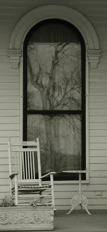 Historic Home Photograph - Amelias Reflection by Pattie Frost