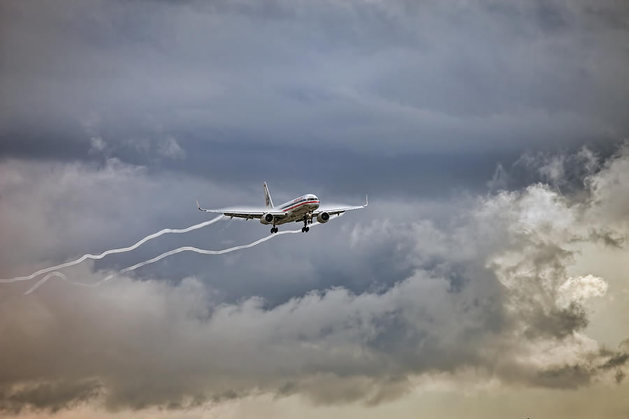 American aircraft landing Photograph by Juan Carlos Ferro Duque