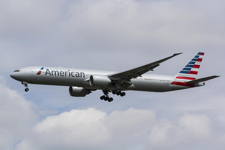American Airlines Photograph - American Airlines Boeing 777 by David Pyatt