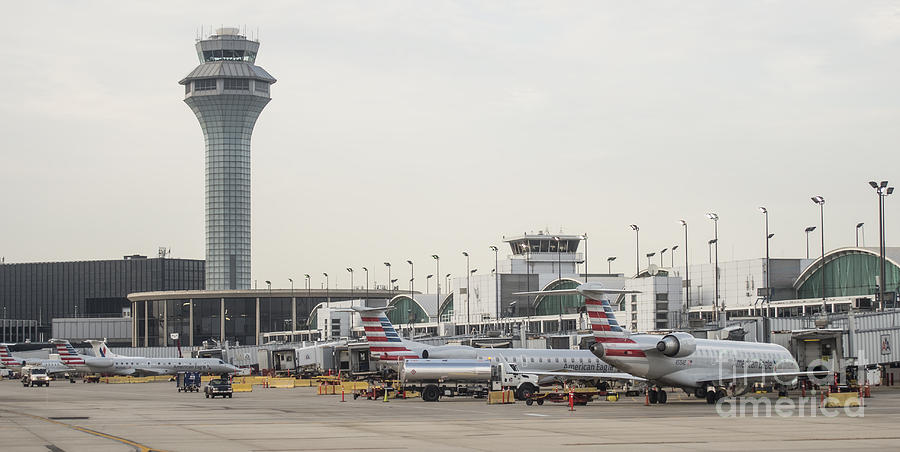 American Airlines Jet at O'Hare International Airport Photograph by ...